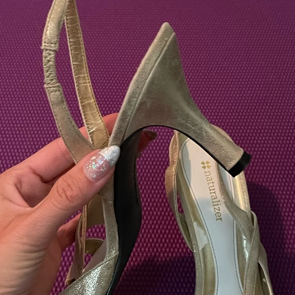 Exquisite, distressed gold 'Prissy' slingbacks by Naturalizer - Picture 7 of 9